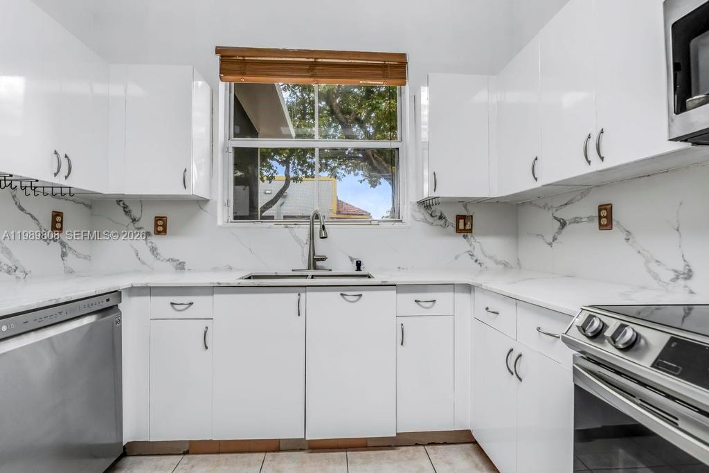 102 Riverwalk Cir Sunrise, FL 33326