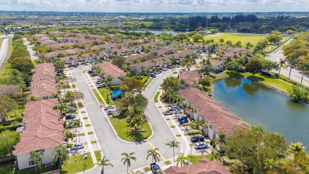 102 Riverwalk Cir Sunrise, FL 33326
