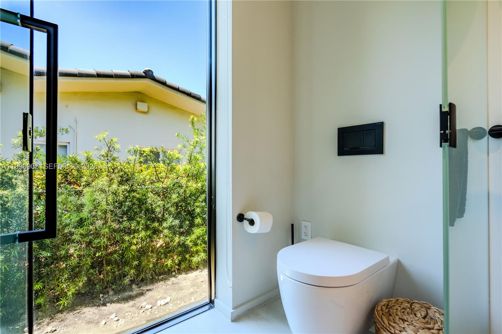 11450 N Bayshore Dr North Miami, FL 33181