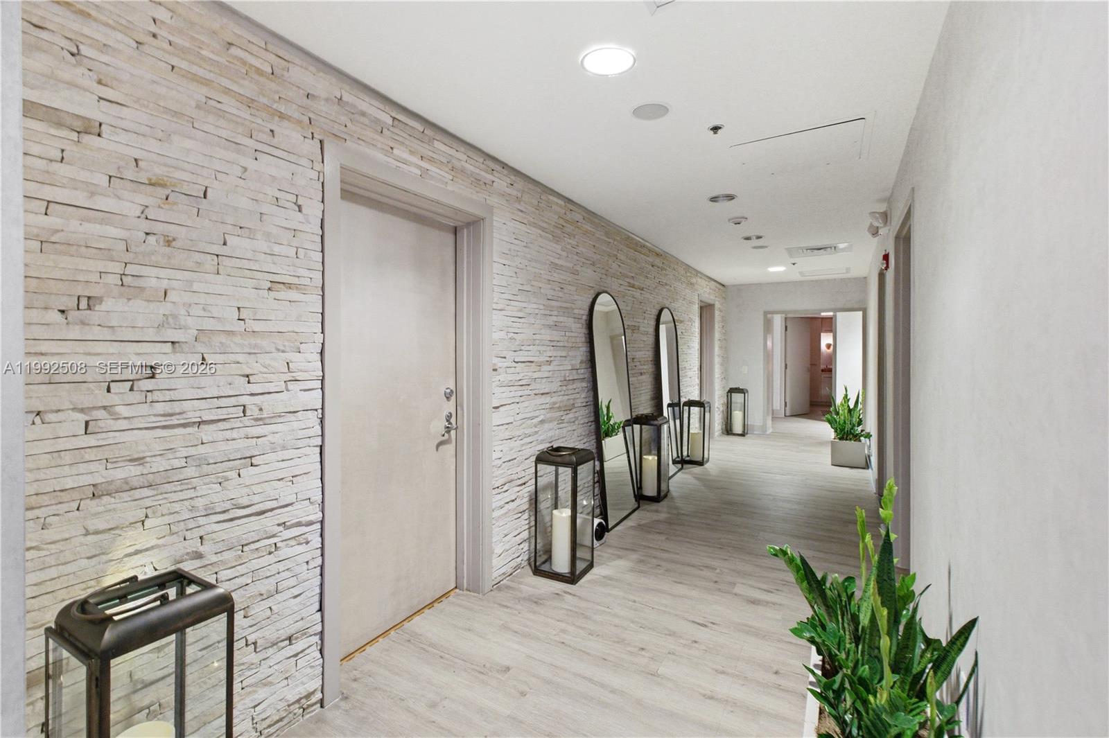 image Brickell Arch30