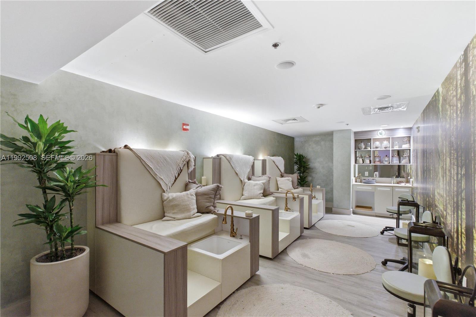 image Brickell Arch31