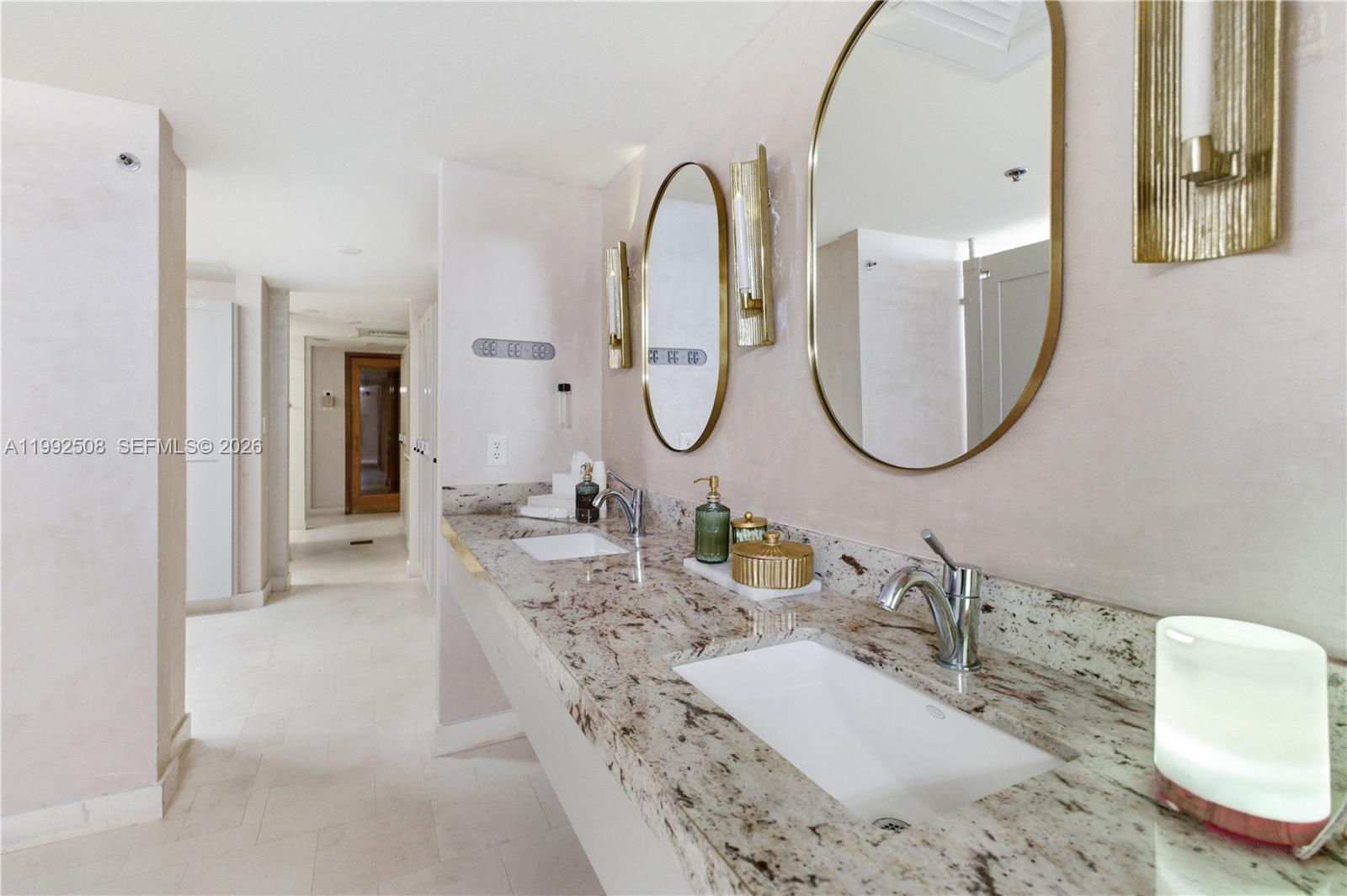 image Brickell Arch32
