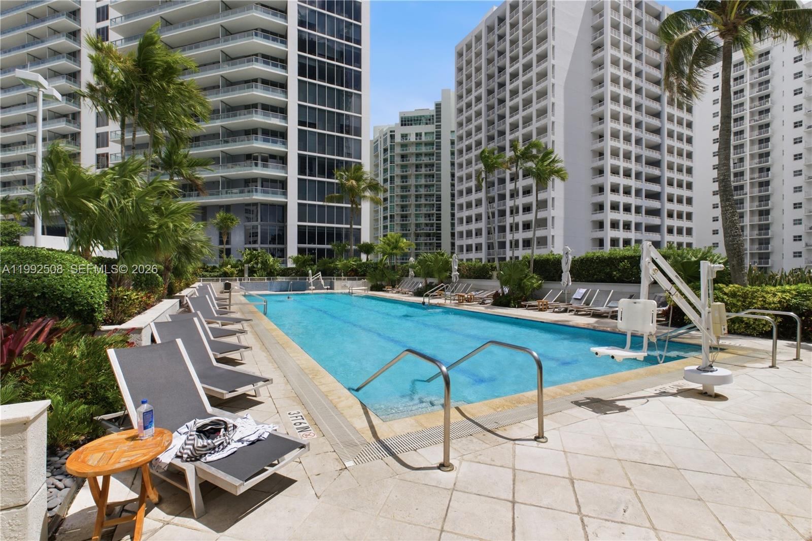 image Brickell Arch37