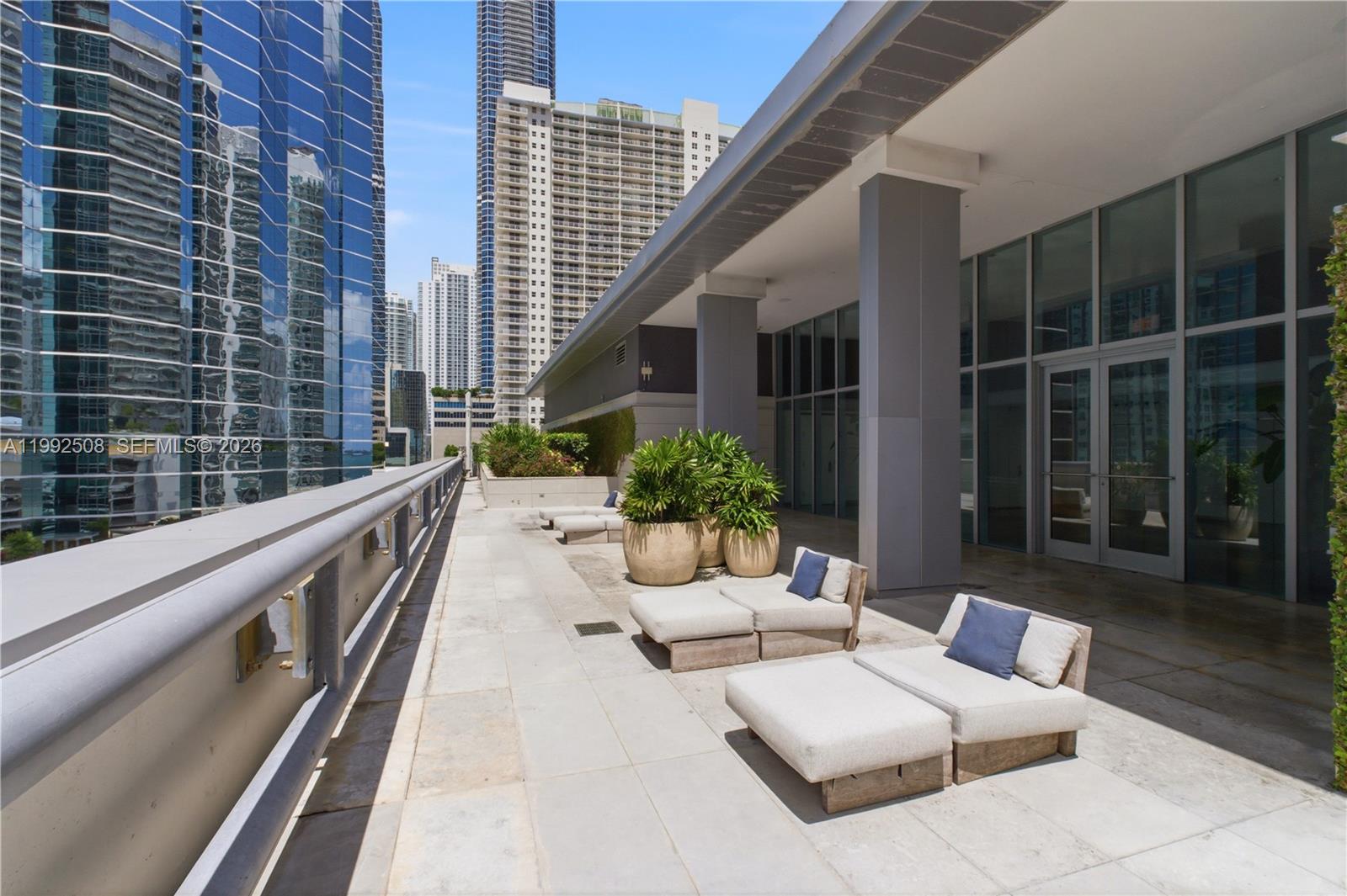 image Brickell Arch41