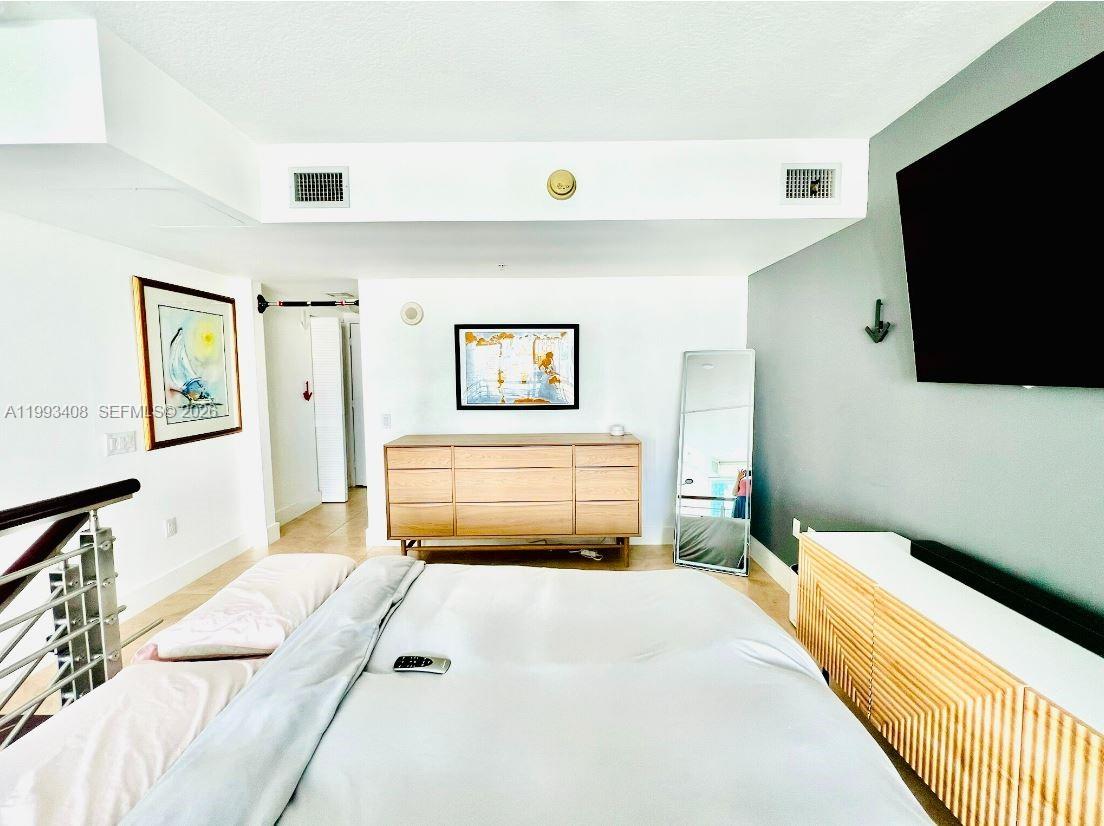 image Brickell on the River South10