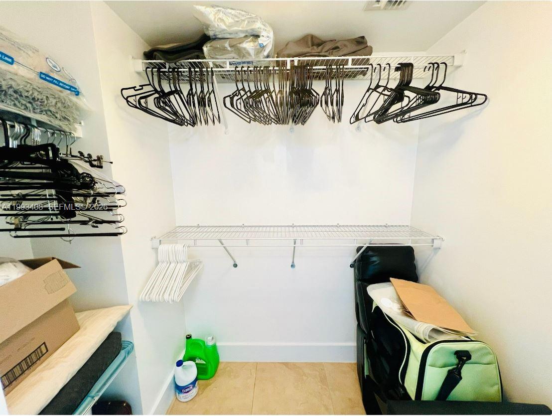 image Brickell on the River South15