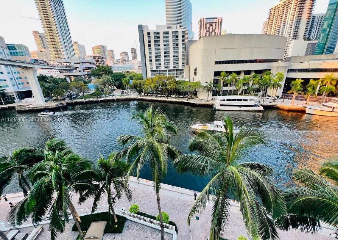 image Brickell on the River South22