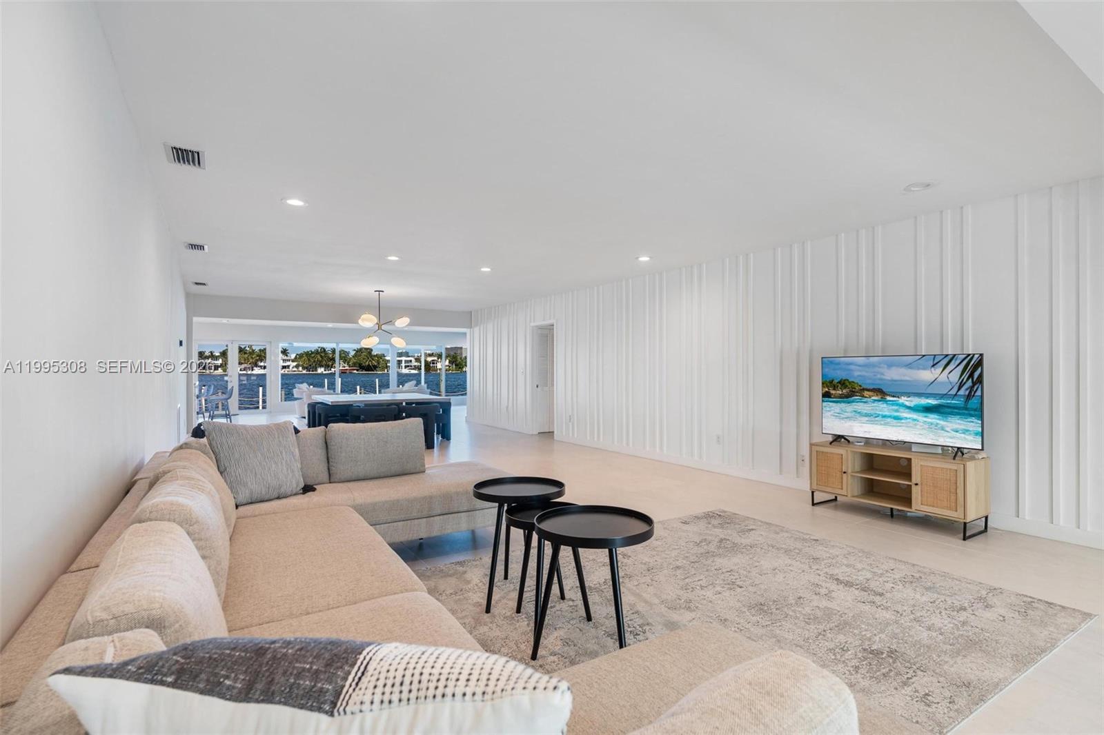 1055 Stillwater Dr Miami Beach, FL 33141