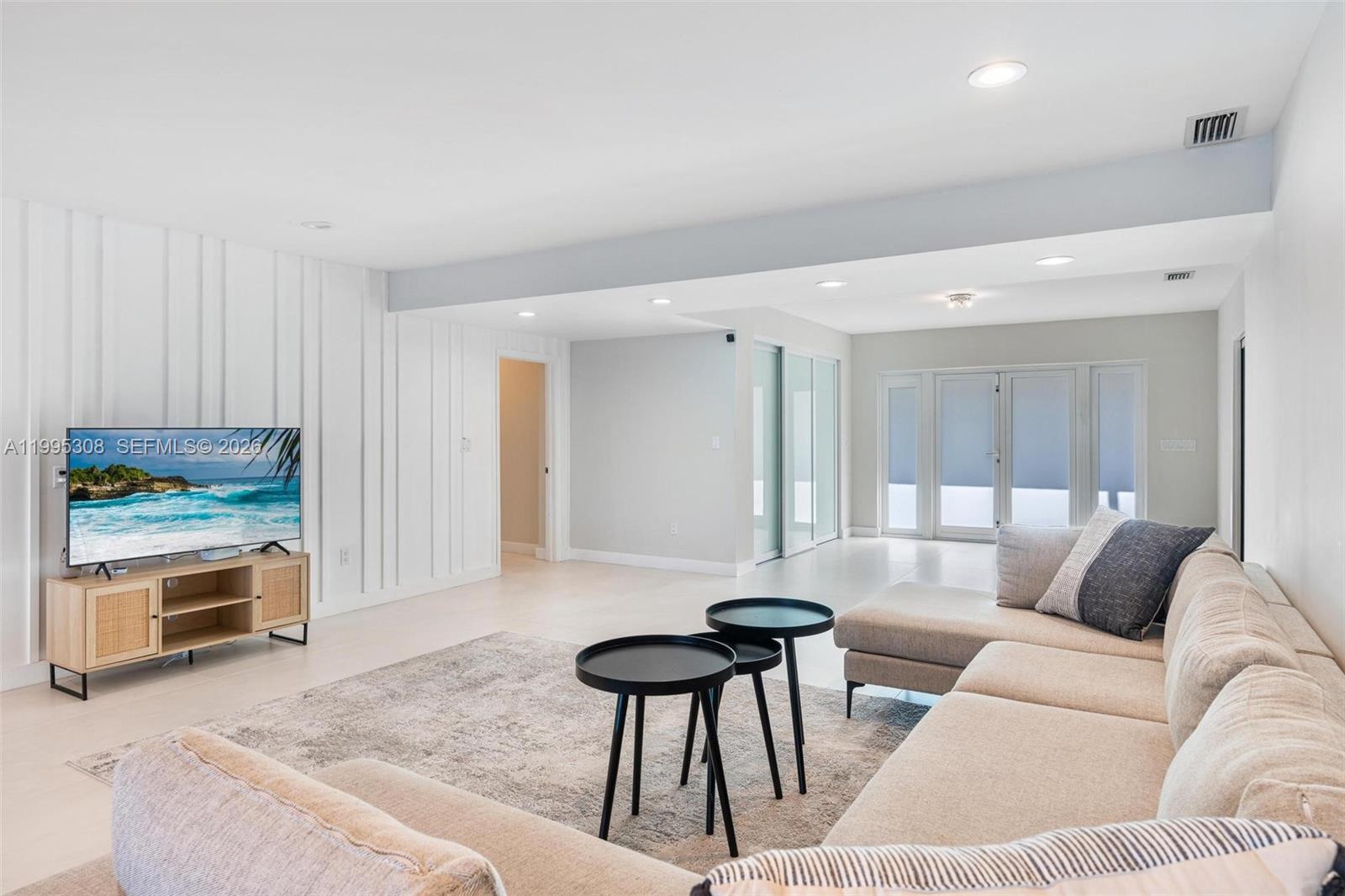 1055 Stillwater Dr Miami Beach, FL 33141