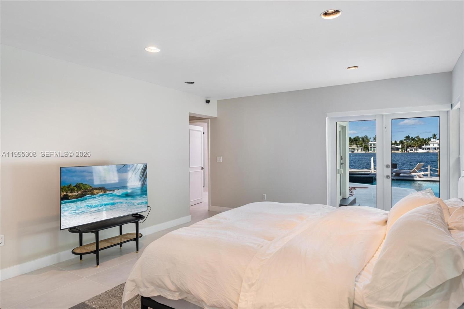 1055 Stillwater Dr Miami Beach, FL 33141