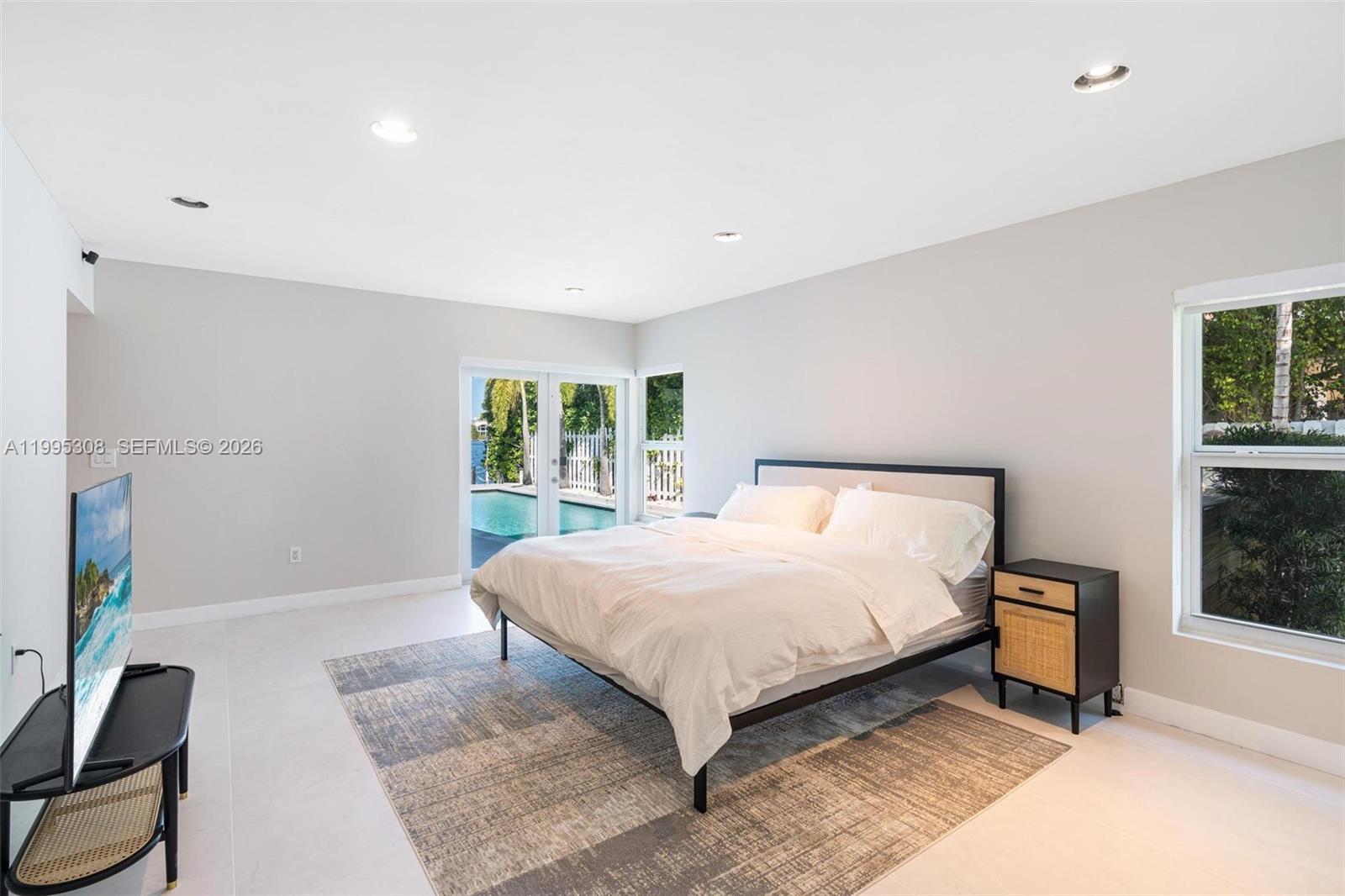 1055 Stillwater Dr Miami Beach, FL 33141