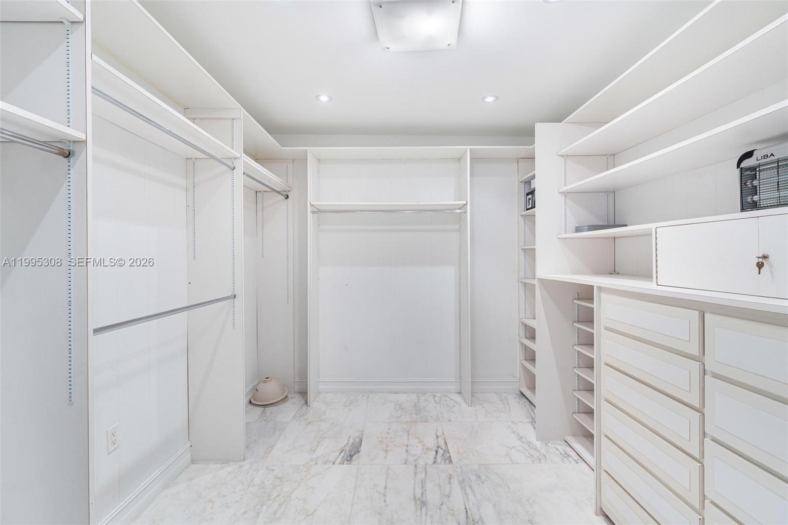 1055 Stillwater Dr Miami Beach, FL 33141