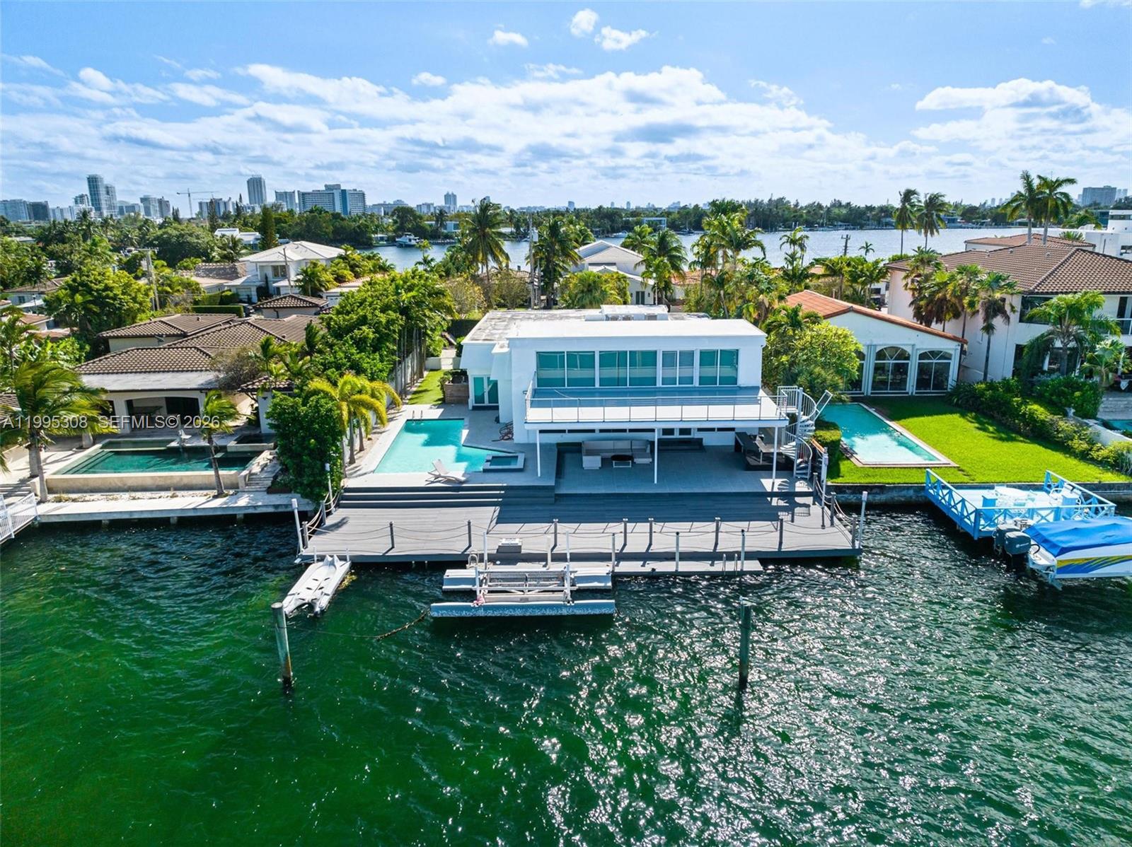 1055 Stillwater Dr Miami Beach, FL 33141