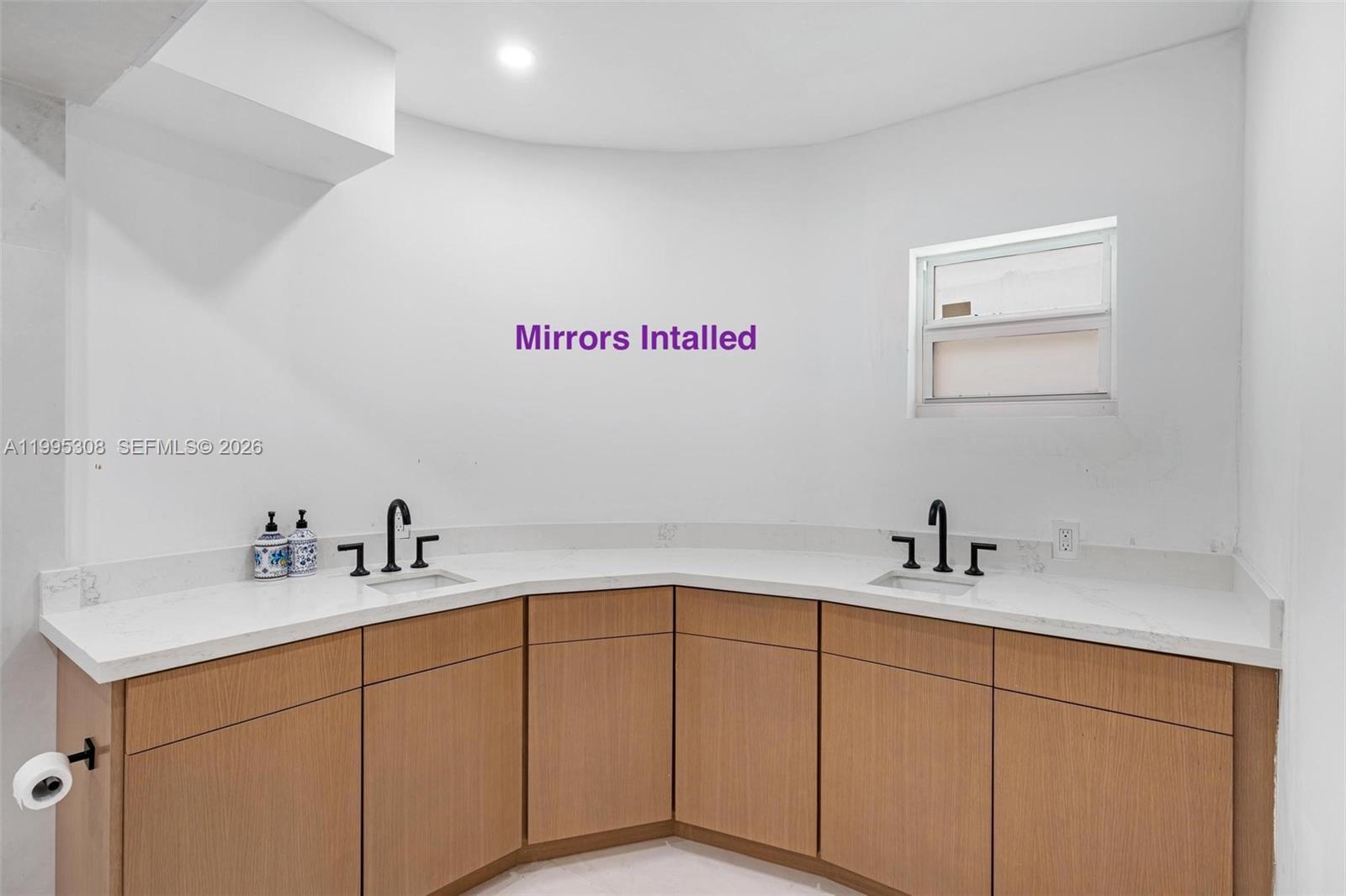 1055 Stillwater Dr Miami Beach, FL 33141