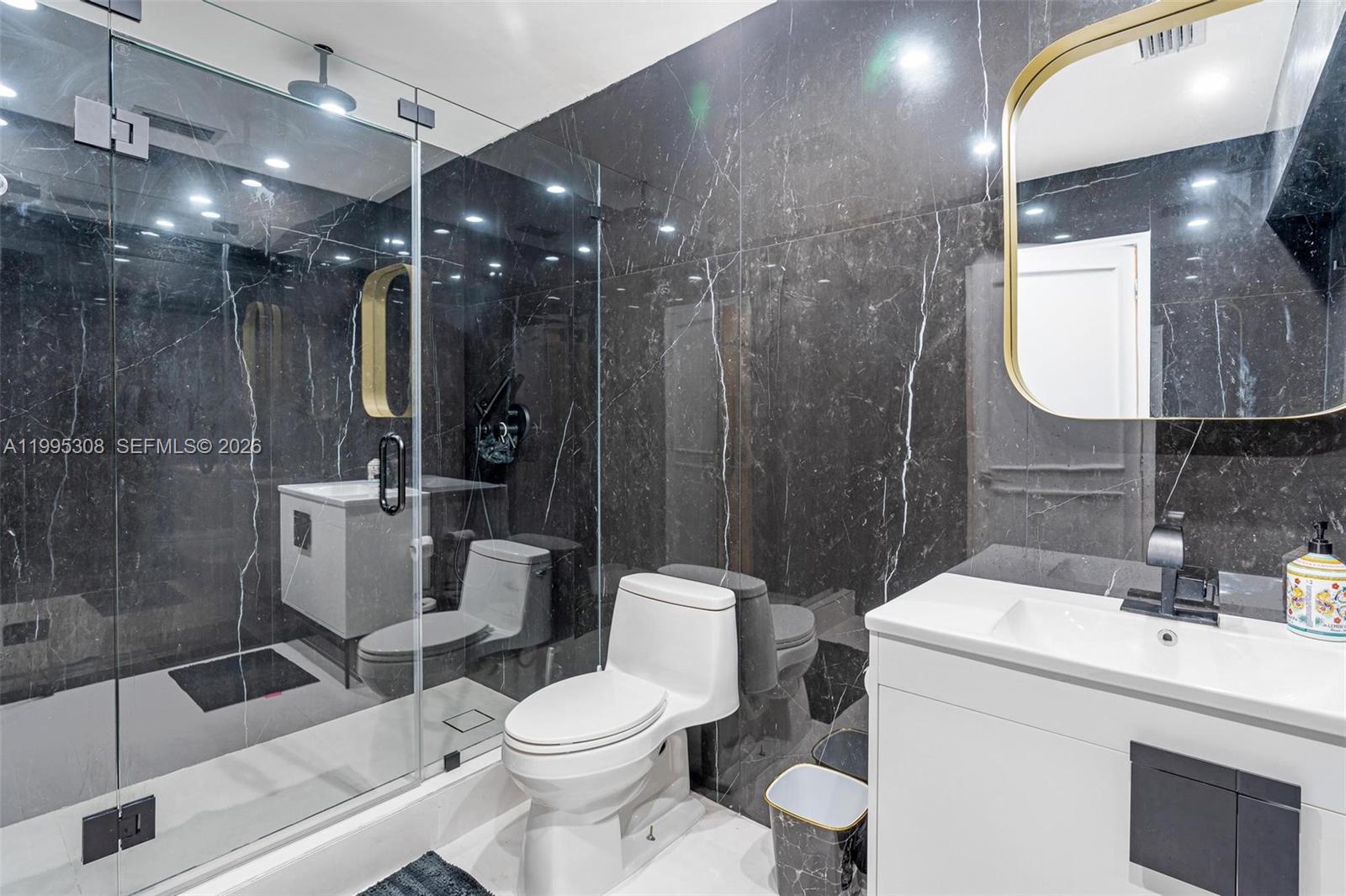 1055 Stillwater Dr Miami Beach, FL 33141