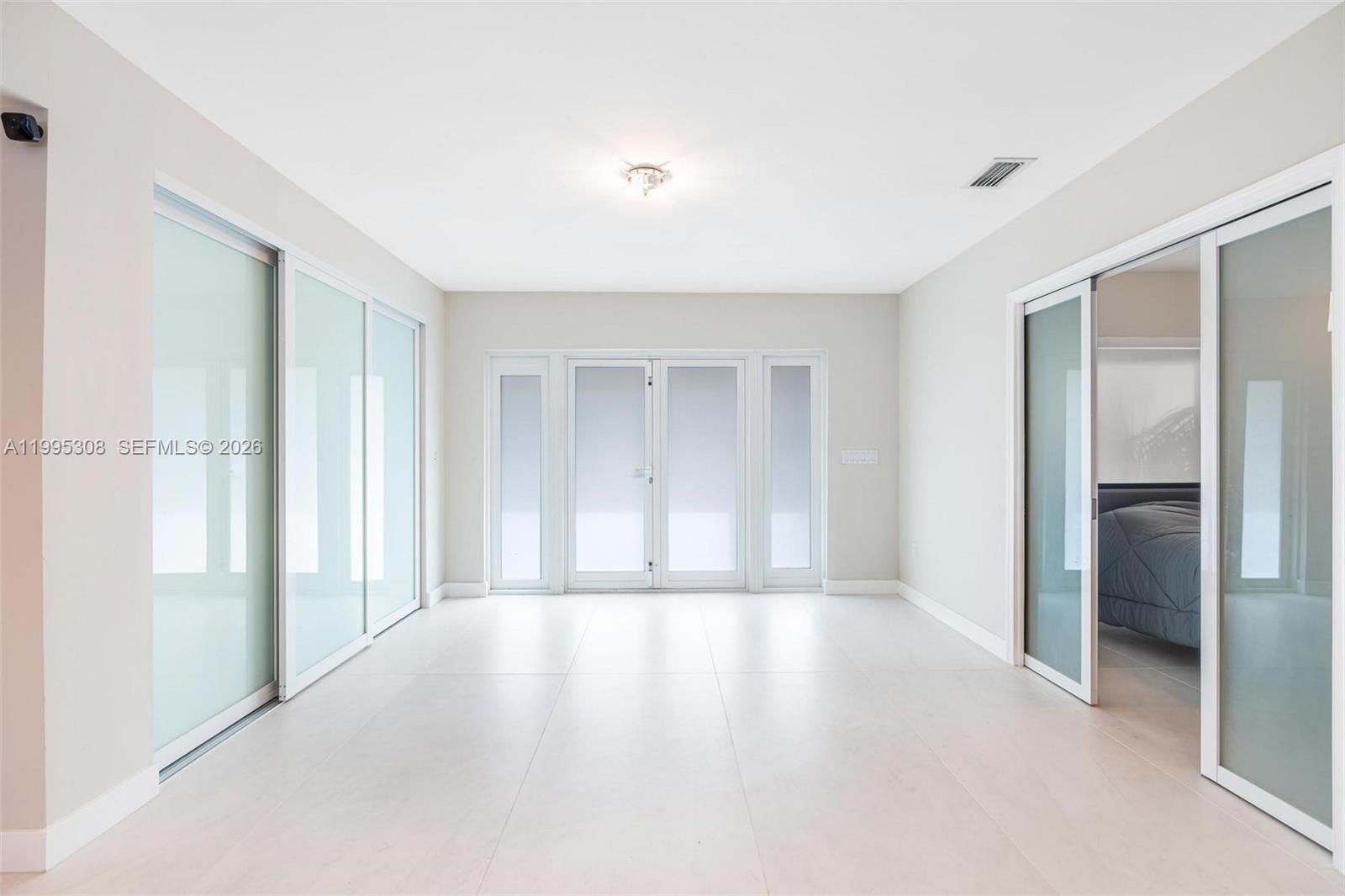 1055 Stillwater Dr Miami Beach, FL 33141