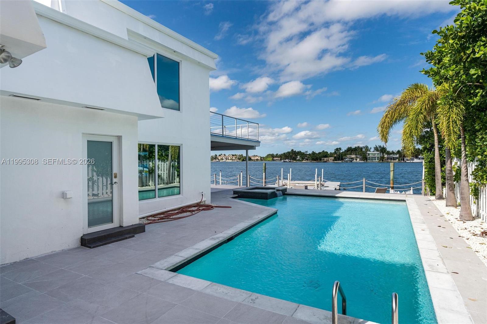 1055 Stillwater Dr Miami Beach, FL 33141