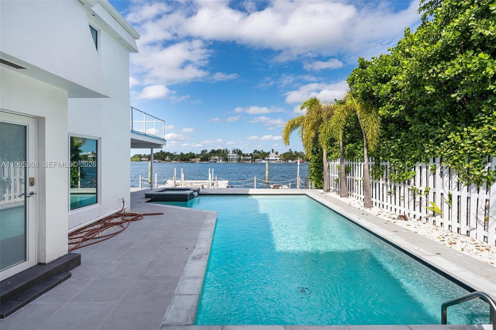 1055 Stillwater Dr Miami Beach, FL 33141