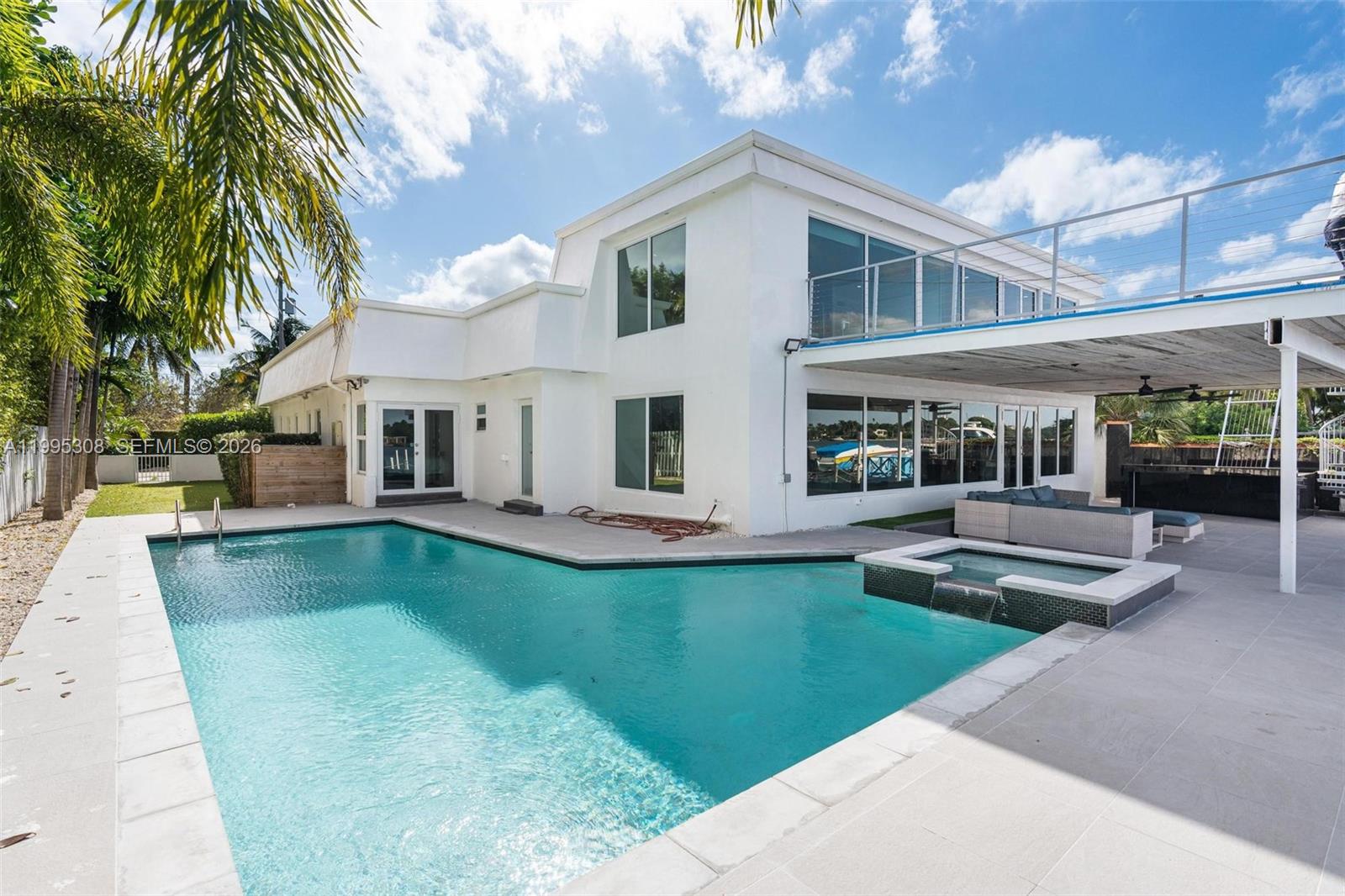 1055 Stillwater Dr Miami Beach, FL 33141