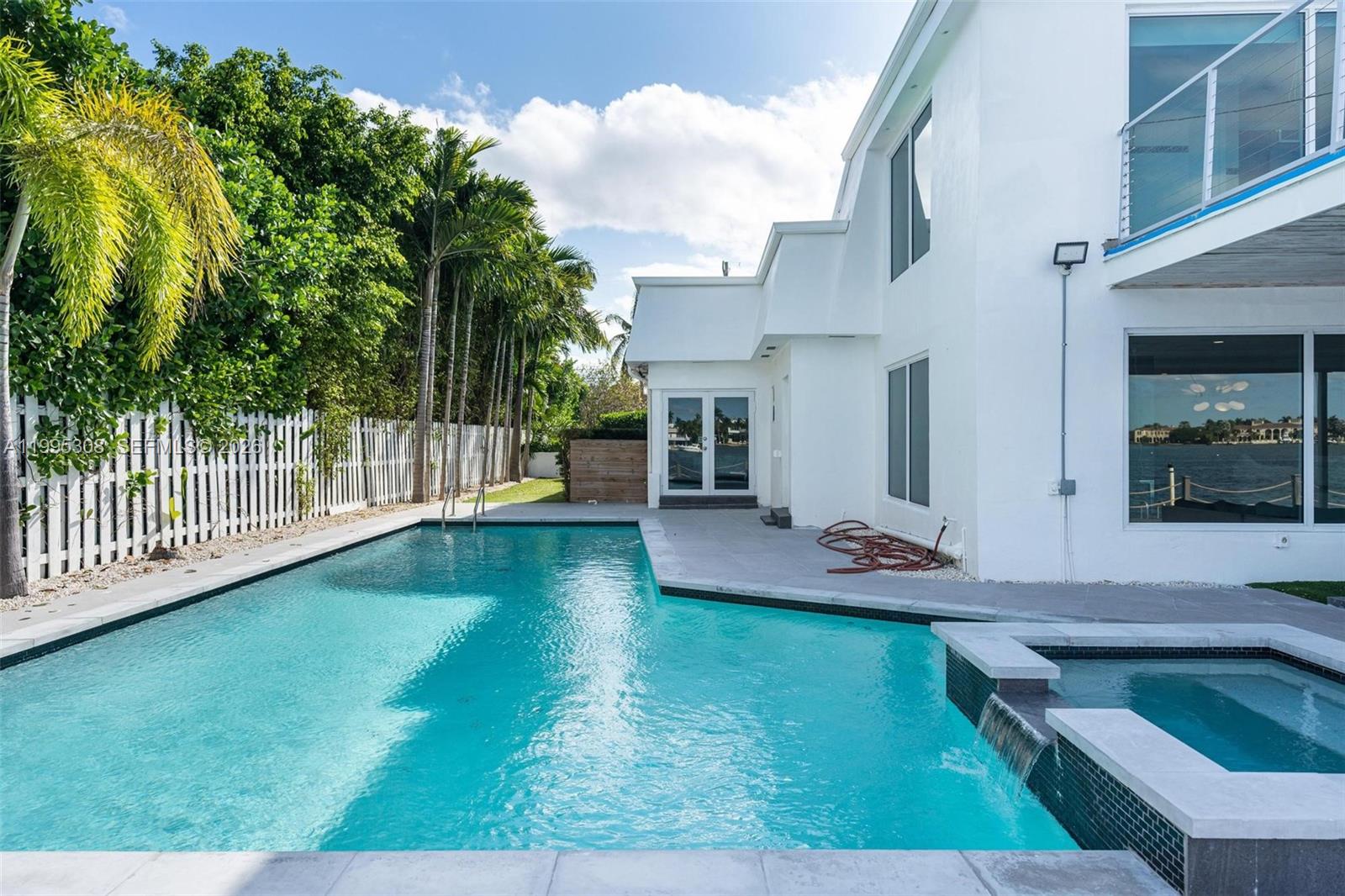 1055 Stillwater Dr Miami Beach, FL 33141