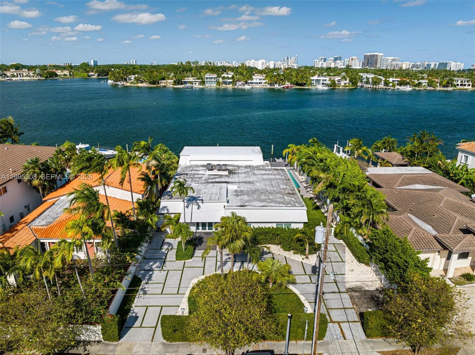 1055 Stillwater Dr Miami Beach, FL 33141