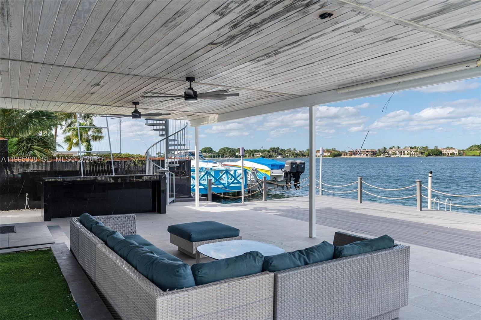 1055 Stillwater Dr Miami Beach, FL 33141