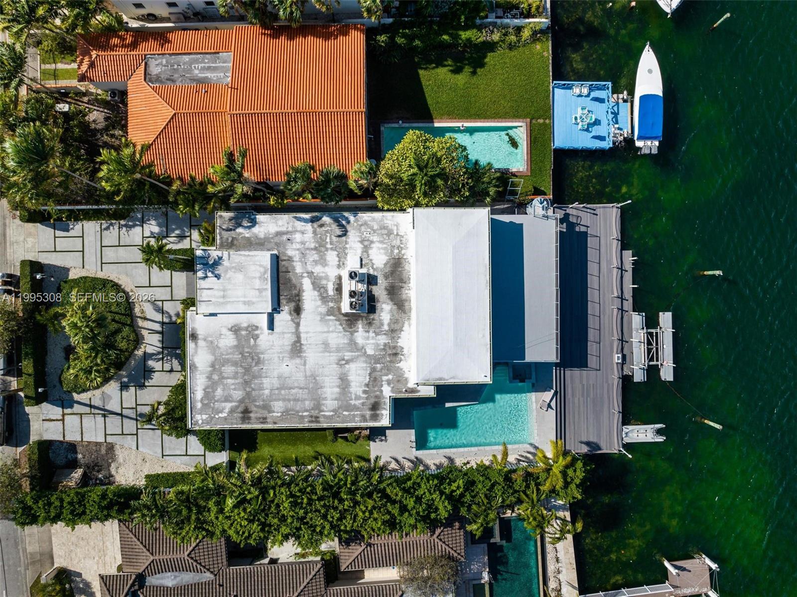 1055 Stillwater Dr Miami Beach, FL 33141