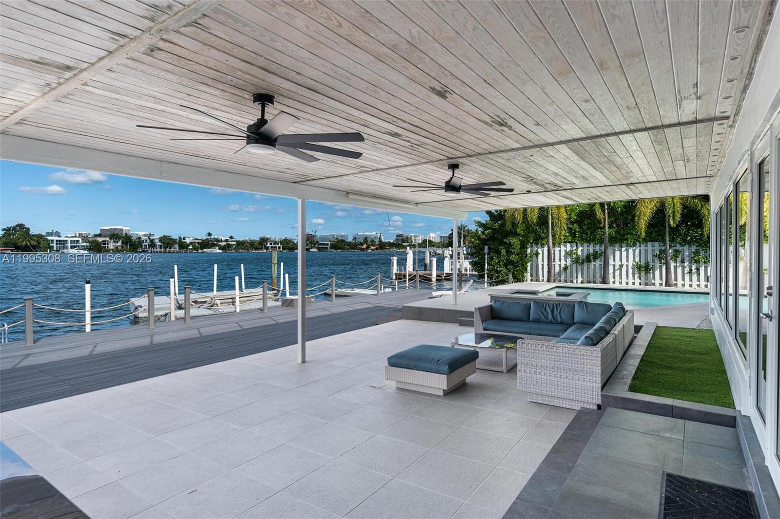 1055 Stillwater Dr Miami Beach, FL 33141