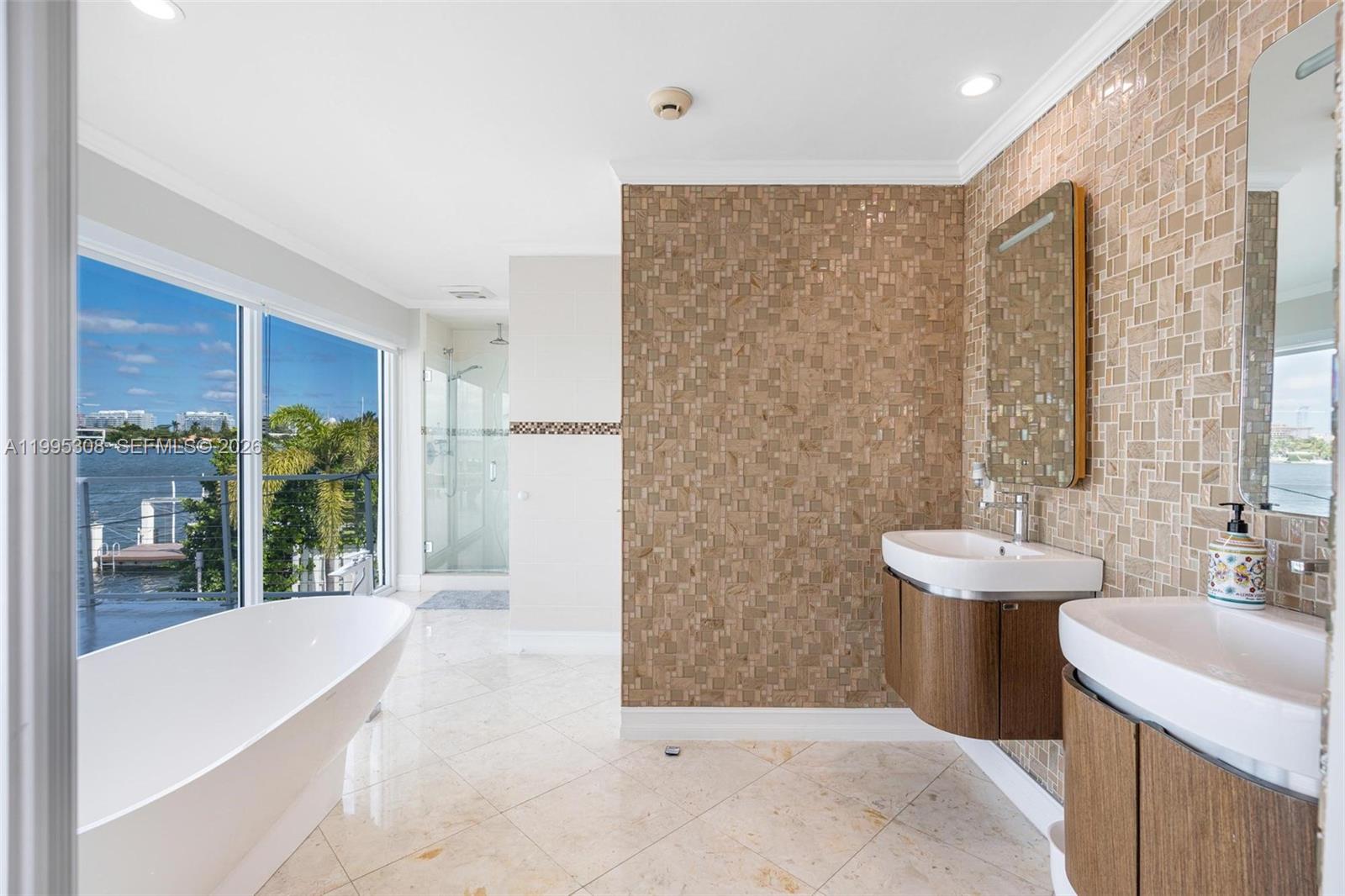 1055 Stillwater Dr Miami Beach, FL 33141