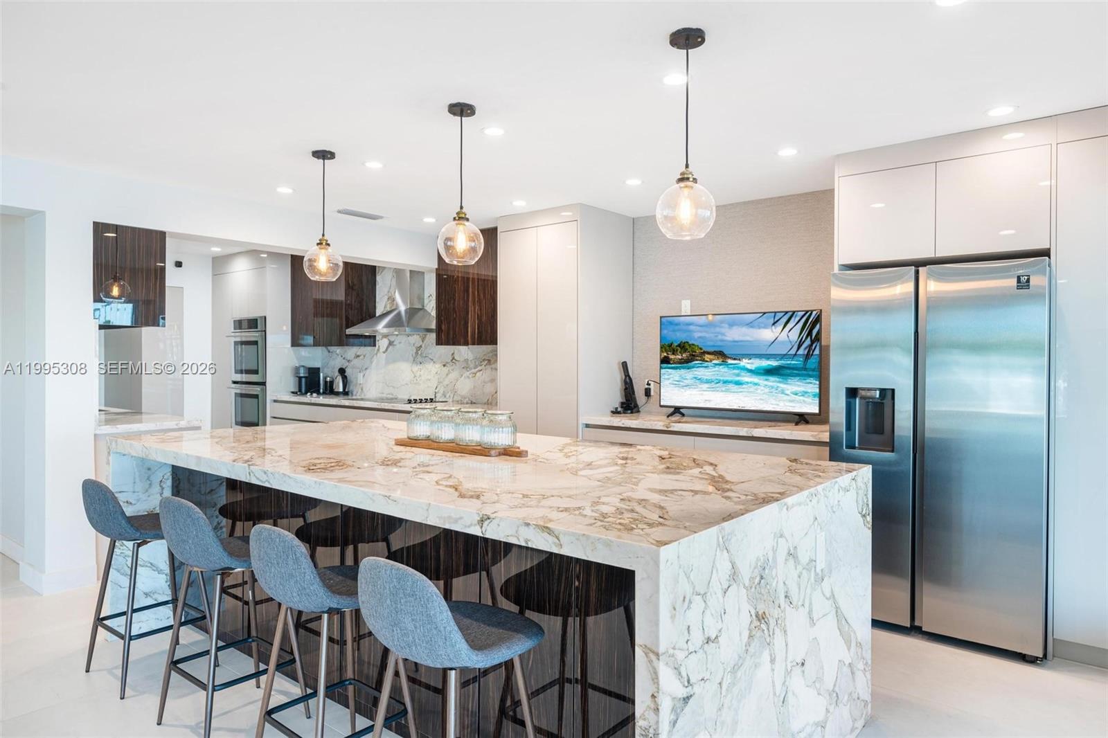 1055 Stillwater Dr Miami Beach, FL 33141