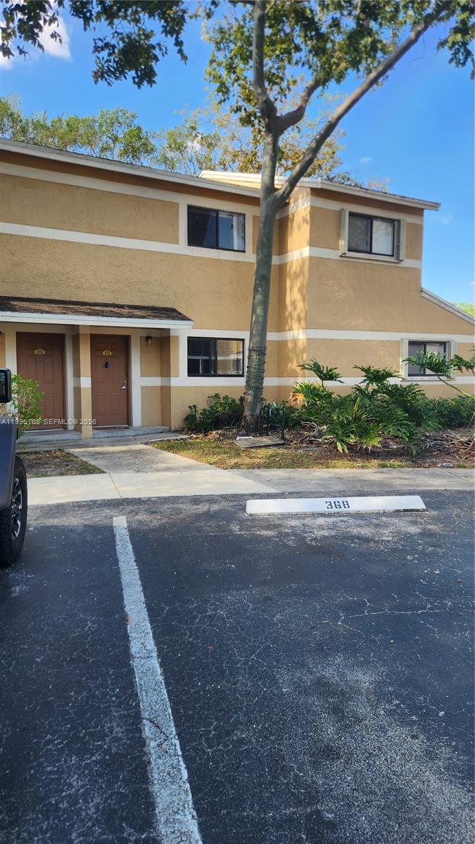 210 E Palm Cir E