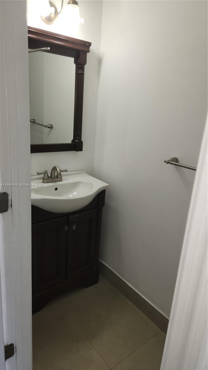 210 E Palm Cir E Pembroke Pines, FL 33025