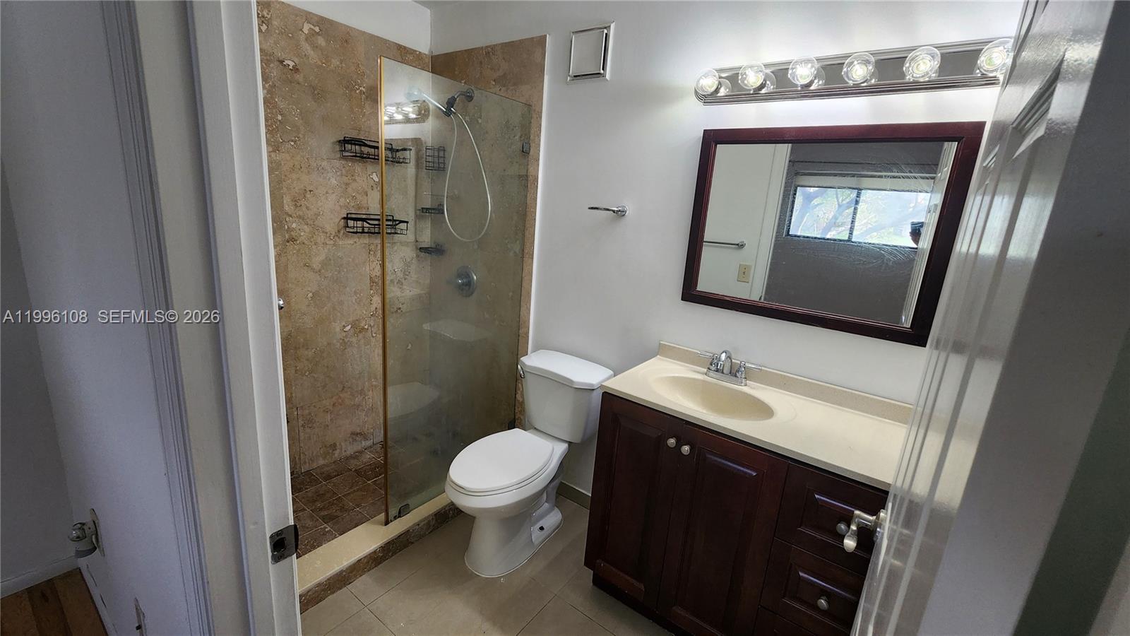 210 E Palm Cir E Pembroke Pines, FL 33025