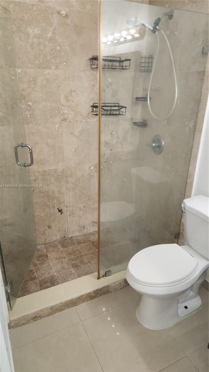 210 E Palm Cir E Pembroke Pines, FL 33025