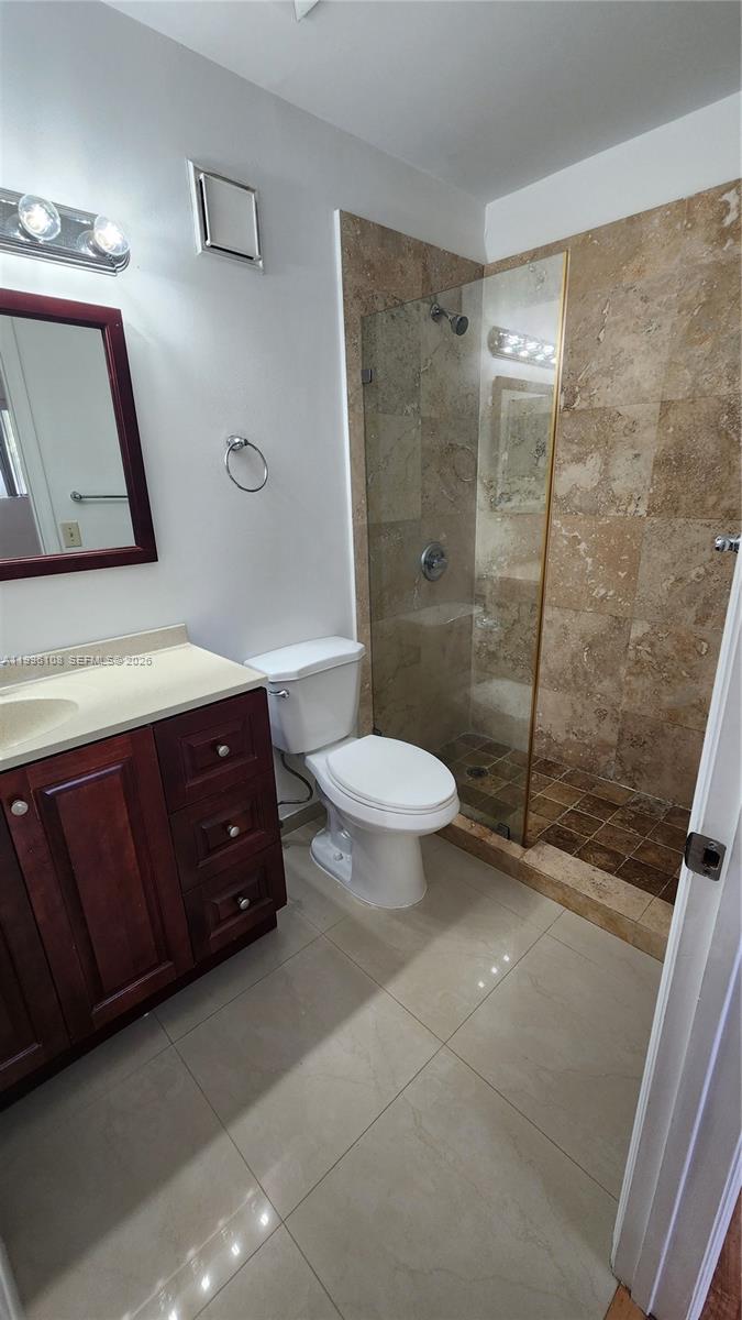 210 E Palm Cir E Pembroke Pines, FL 33025