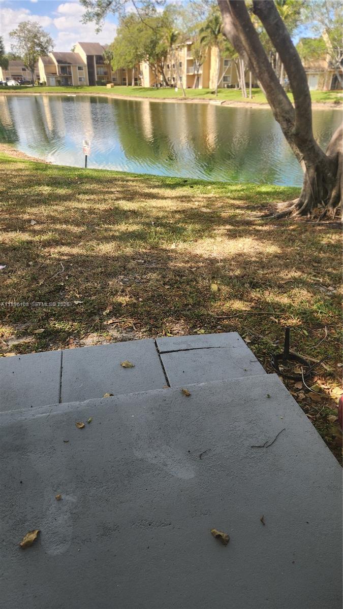 210 E Palm Cir E Pembroke Pines, FL 33025