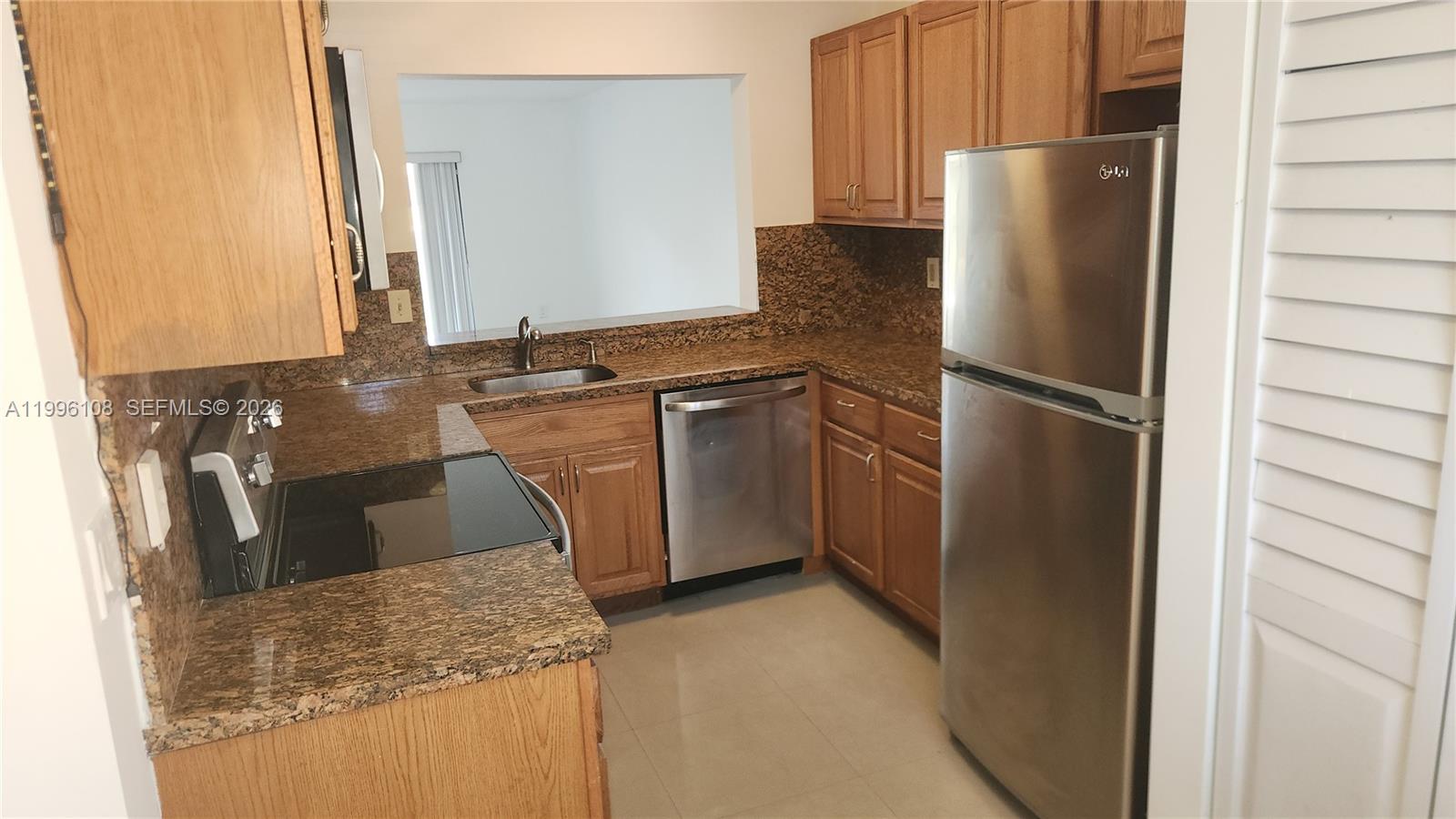 210 E Palm Cir E Pembroke Pines, FL 33025