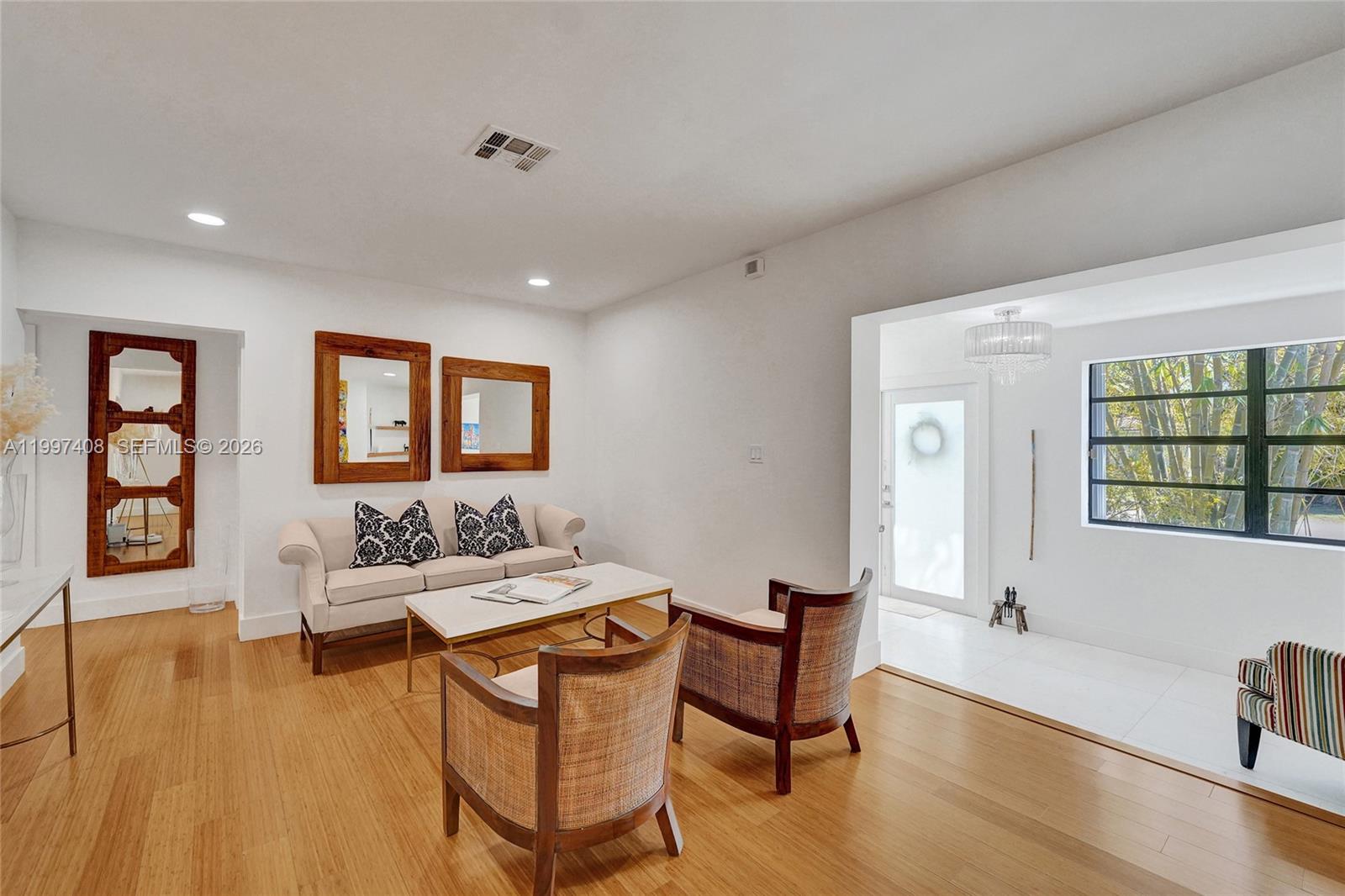 1515 Dewey St Hollywood, FL 33020