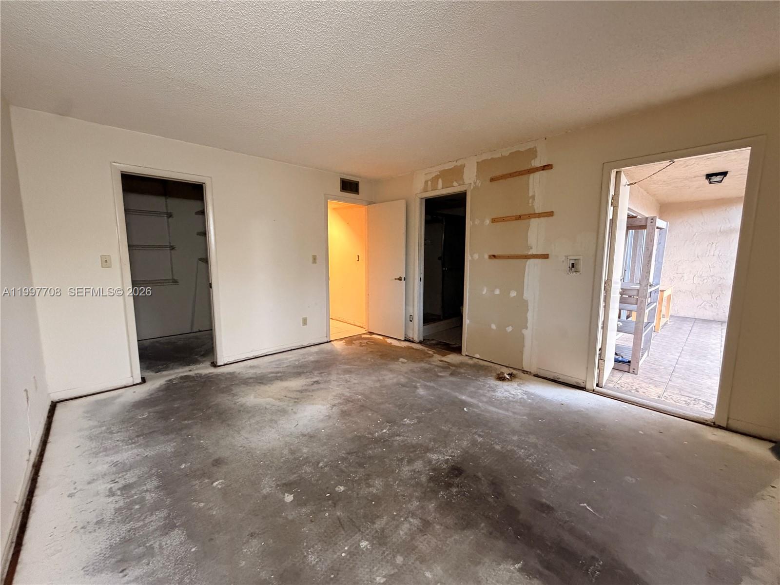 17000 NW 67th Ave #115 Hialeah, FL 33015