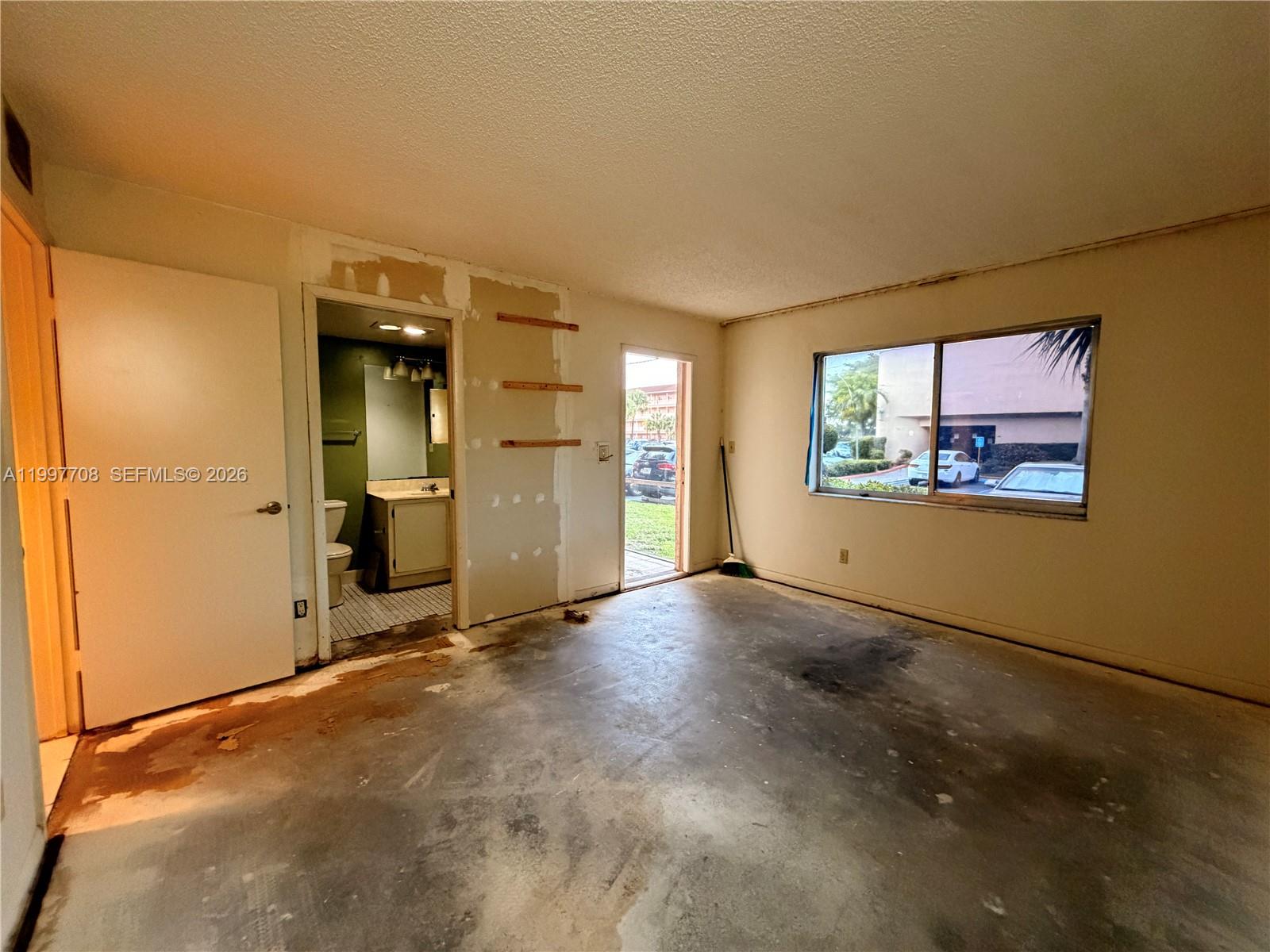 17000 NW 67th Ave #115 Hialeah, FL 33015