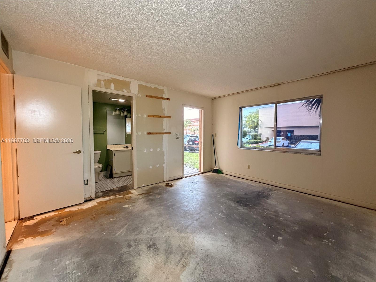 17000 NW 67th Ave #115 Hialeah, FL 33015