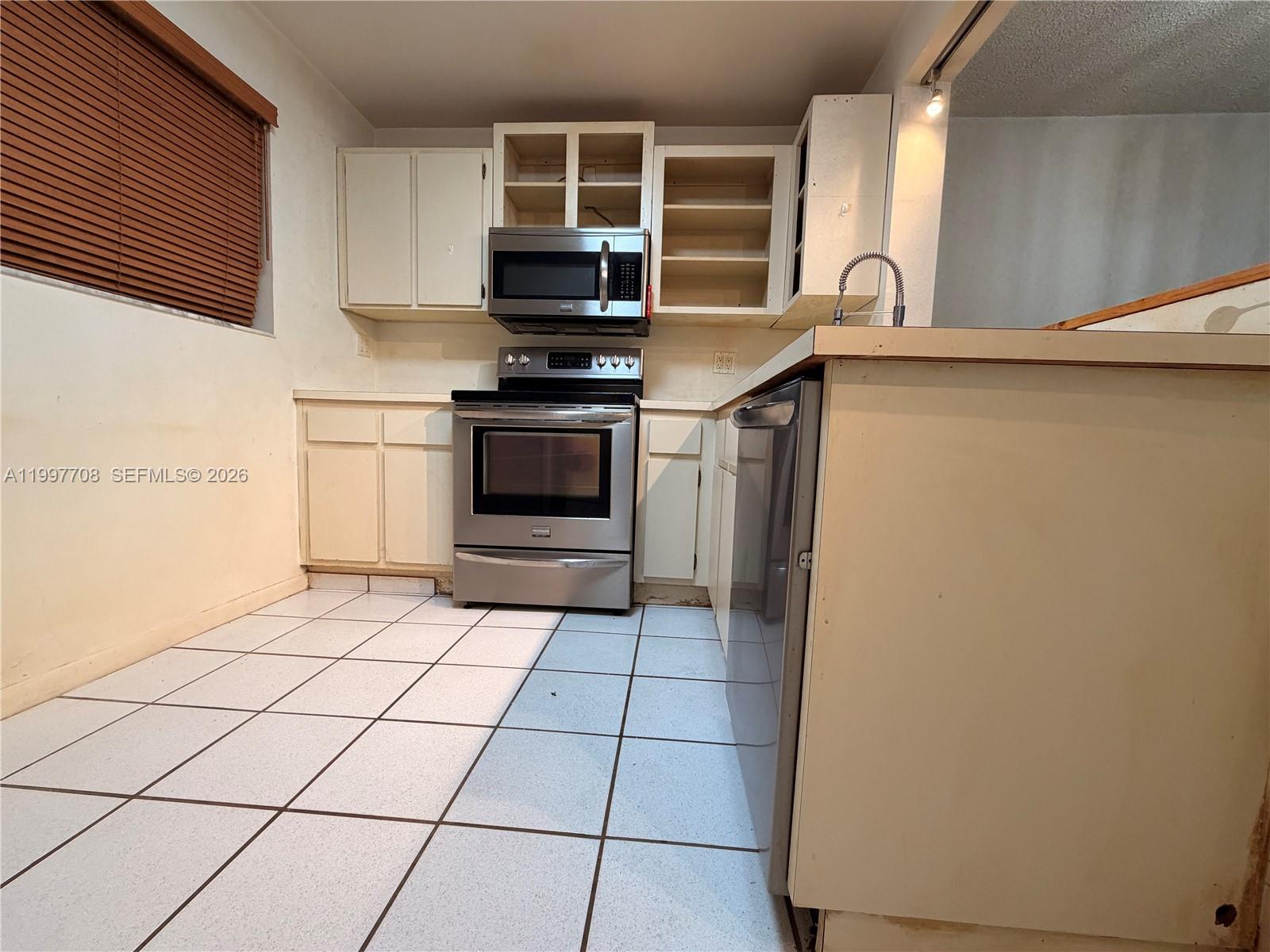 17000 NW 67th Ave #115 Hialeah, FL 33015