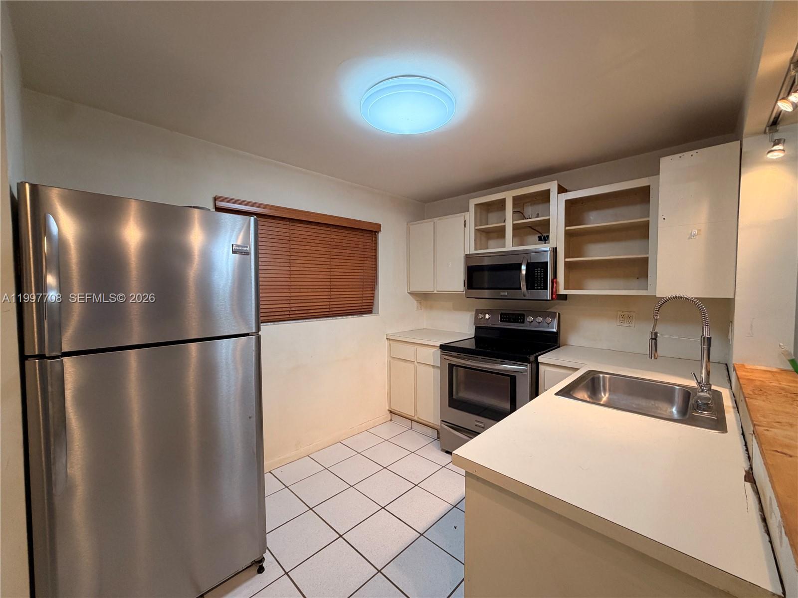 17000 NW 67th Ave #115 Hialeah, FL 33015