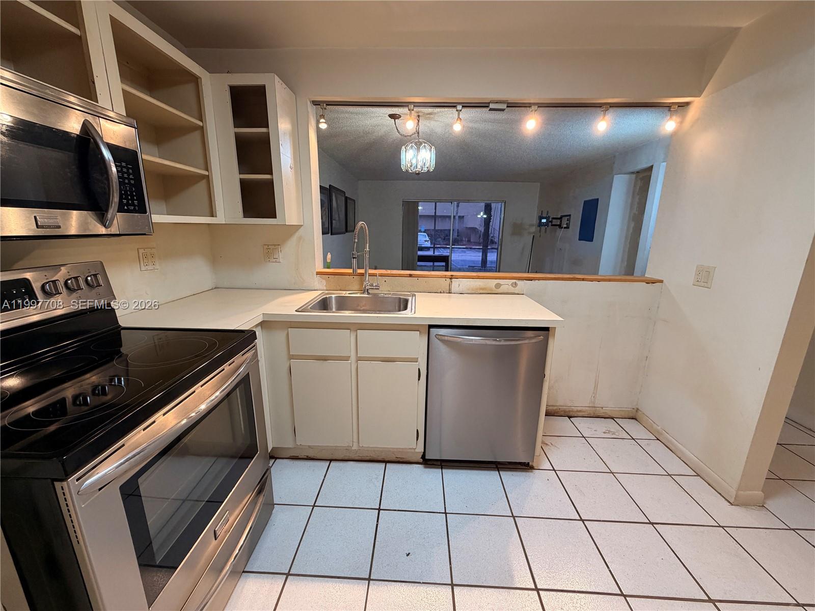 17000 NW 67th Ave #115 Hialeah, FL 33015