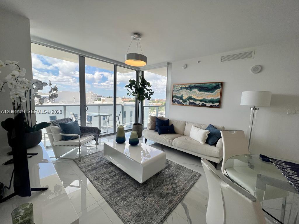 9521 E Bay Hbr Dr #801