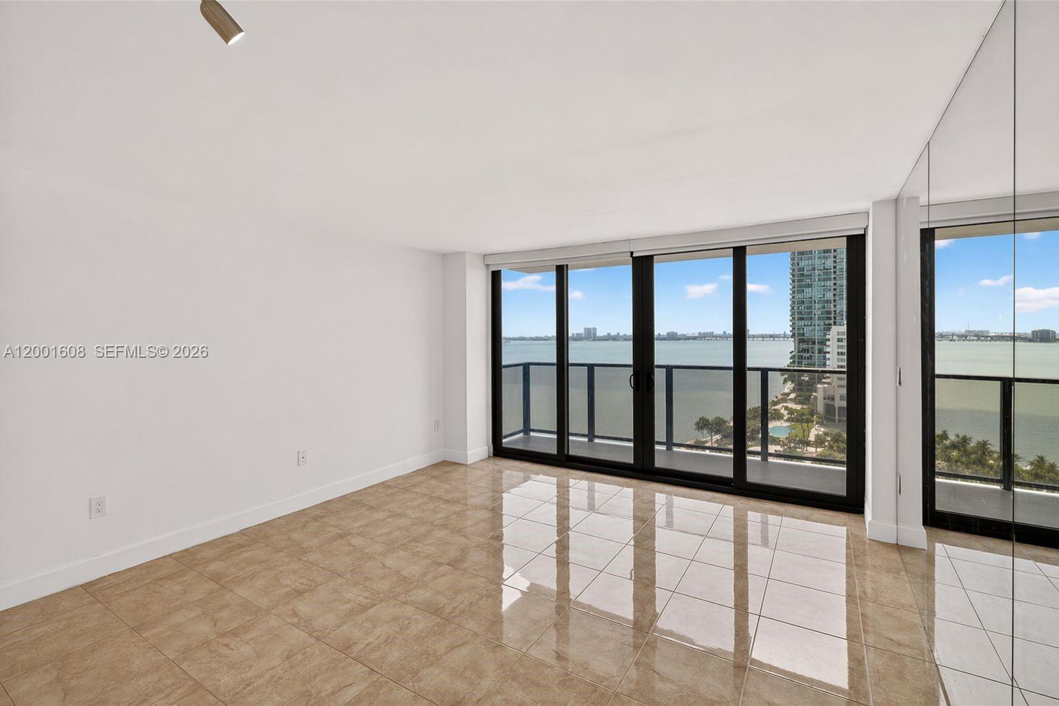 image Charter Club10