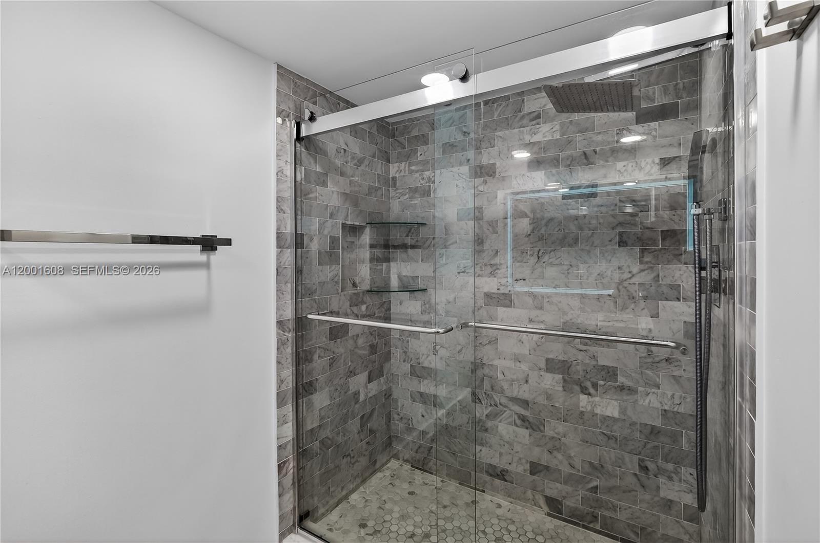 image Charter Club23