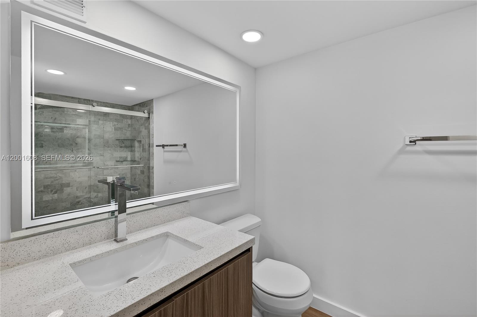 image Charter Club25