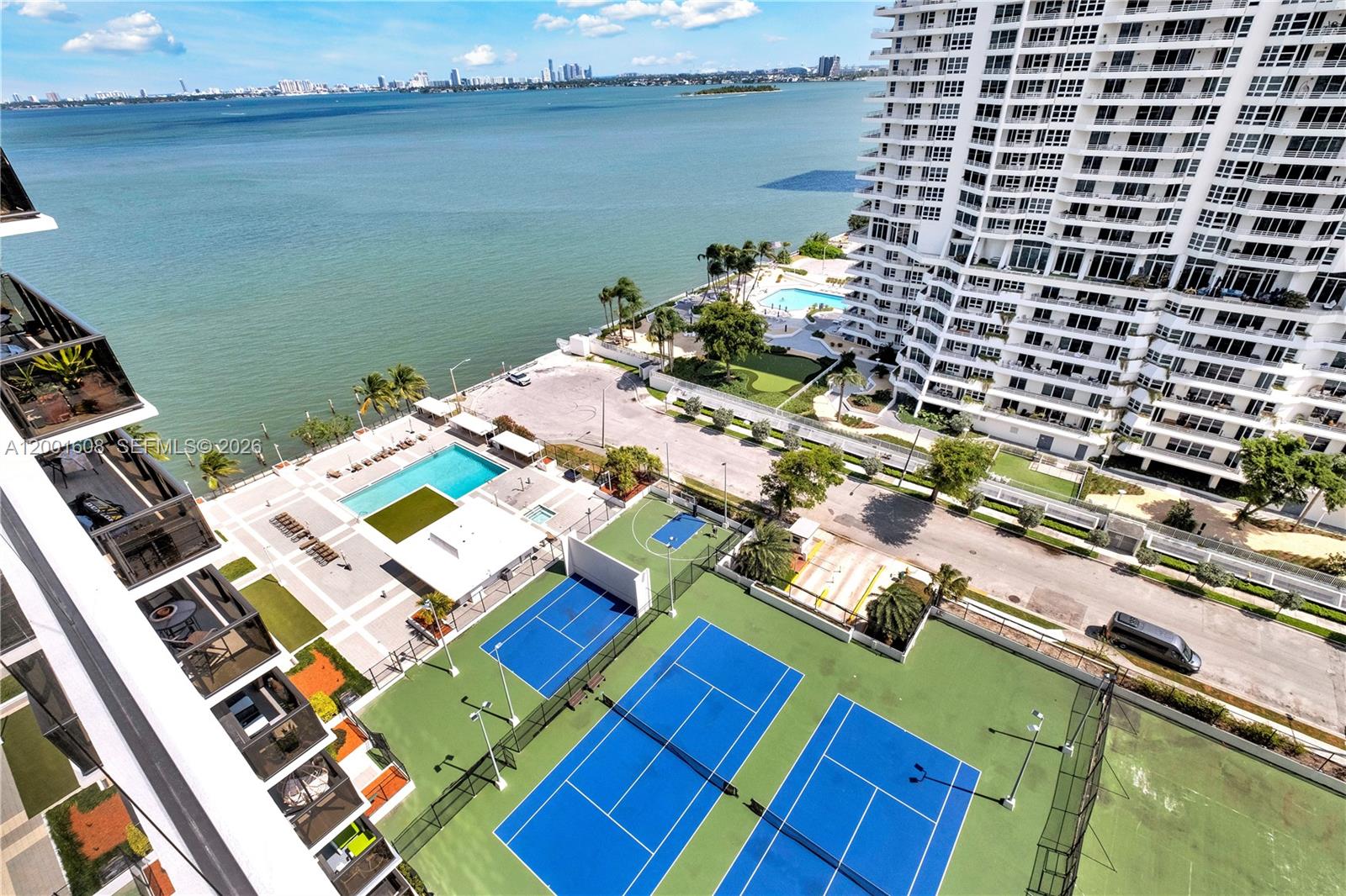 image Charter Club35