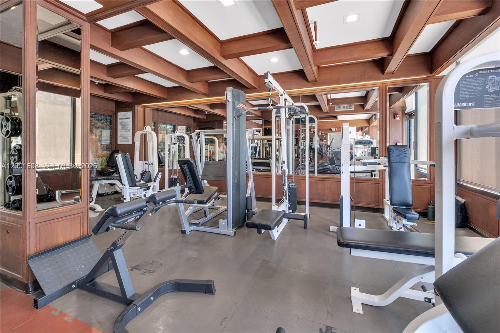 image Charter Club36